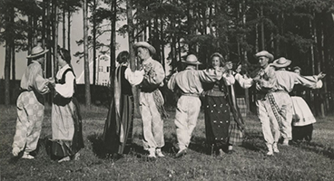 Balandžio 9 d. Norkaičiuose (Tauragės r.) vyko tradicinių šokių vakaronė „Jaunimėli, eik pas mus“