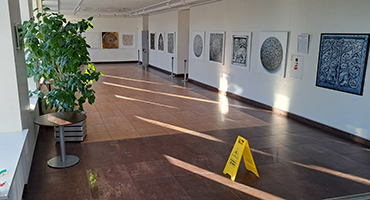 Iki kovo 11 d. Tauragės kultūros rūmuose – Vinco Grybo memorialinio muziejaus Suaugusiųjų dailės studijos  narių kūrybos paroda „Savistabos genezė“