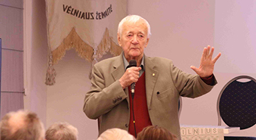 Bonifacas Vengalis. „Naujausioje knygoje fotografas ir dailininkas Rimantas Dichavičius apibendrina savo kūrybinį kelią“