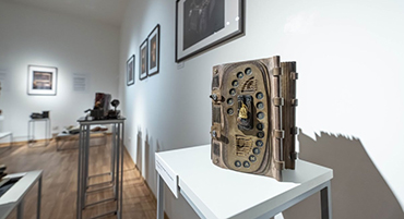 Iki gegužės 9 d. Tauragės krašto muziejuje „Santaka“ – meninės knygrišystės paroda „Juodoji lelija“